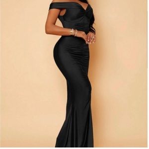 NWT Beautiful stylish elegant black twist front runched off shoulder dress. L